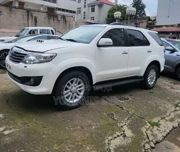 Toyota Fortuner 2013 White