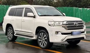 Toyota Land Cruiser 2012 White
