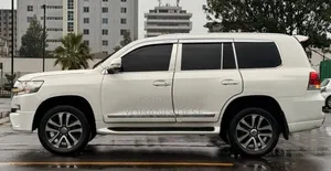 Toyota Land Cruiser 2012 White