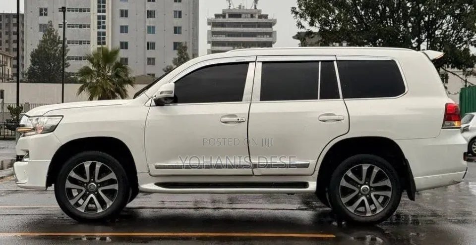 Toyota Land Cruiser 2012 White