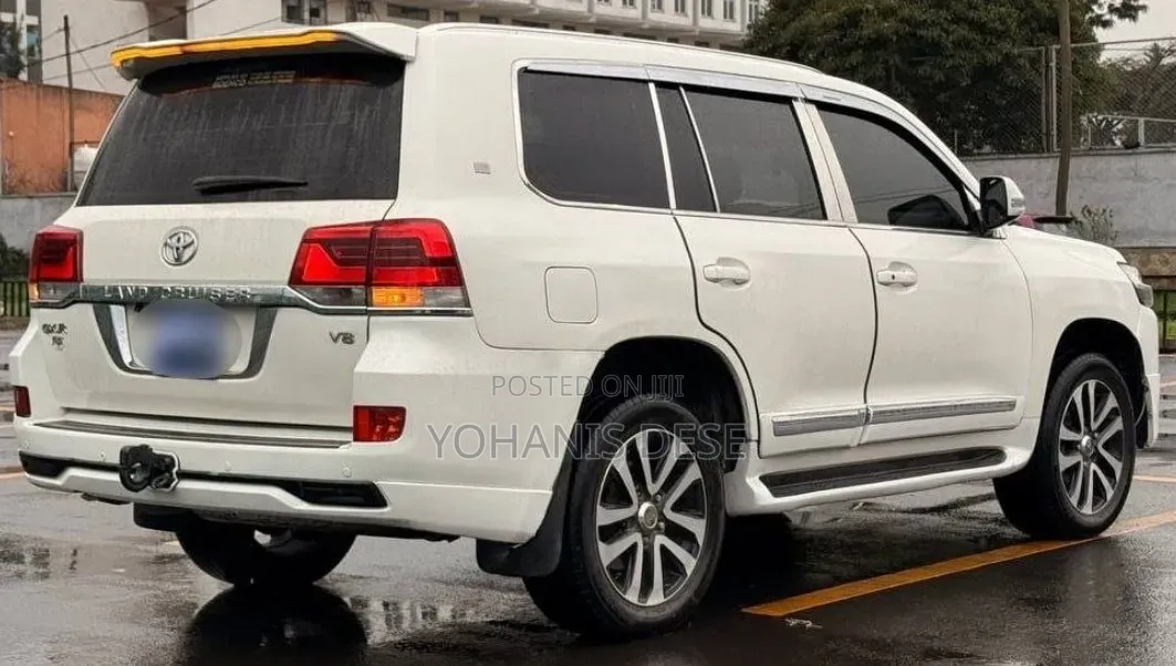Toyota Land Cruiser 2012 White