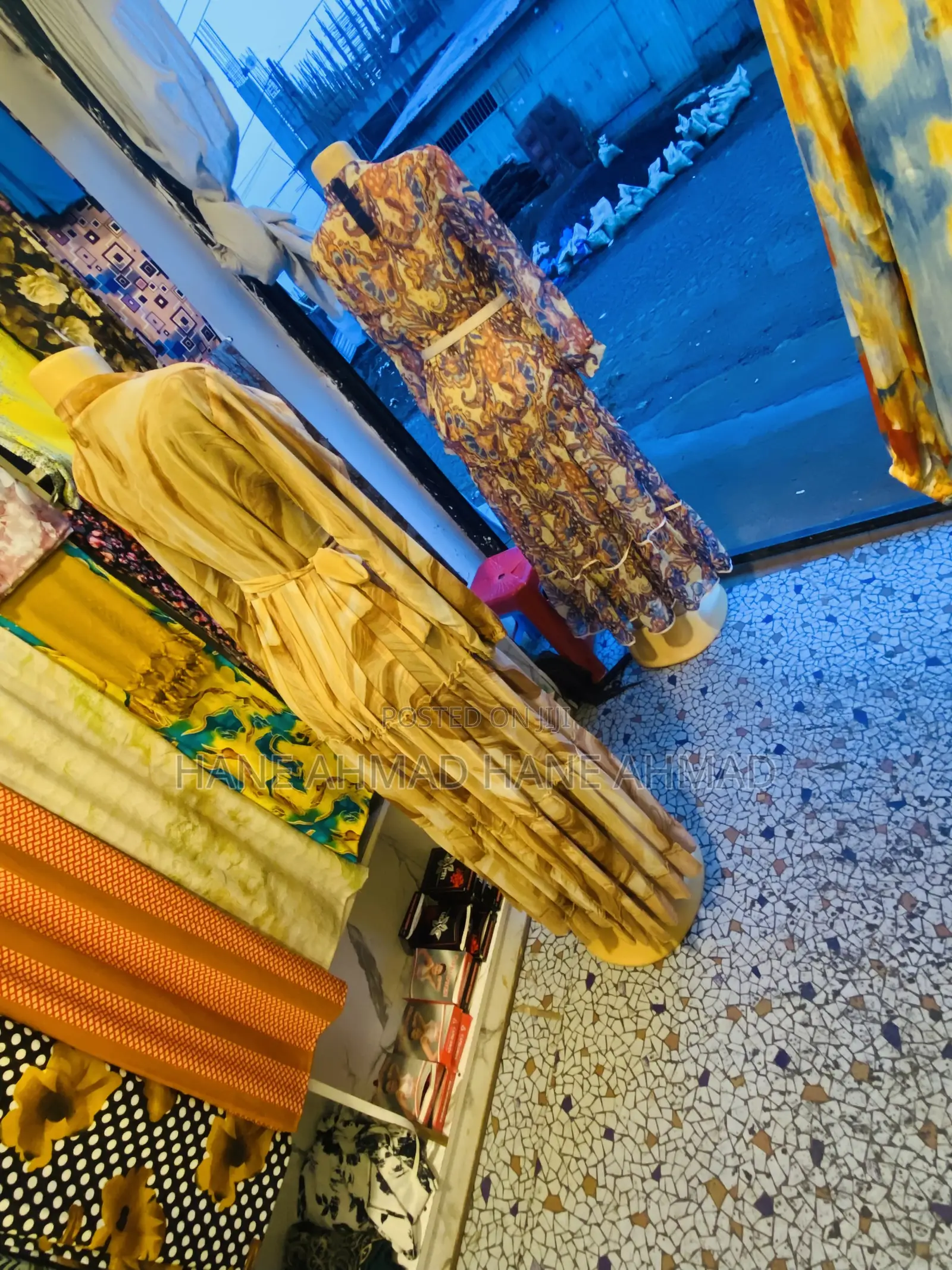 የተለያዩ የሴቶች አልባሶት ሽያጭ