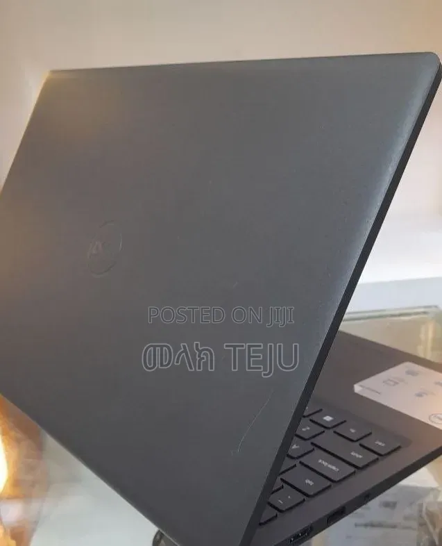 New Laptop Dell Inspiron 15 3530 8GB Intel Core i5 SSD 512GB