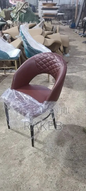 ወንበር በፈለጉት ቀለም እና ጨርቅ