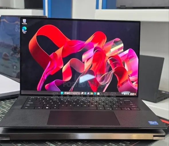 New Laptop Dell 16GB Intel Core i7 SSD 512GB