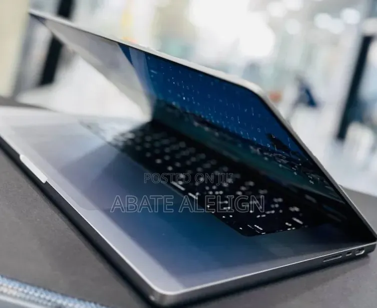 New Laptop Apple MacBook Pro 2021 M1 16GB Apple M1 Pro SSD 512GB