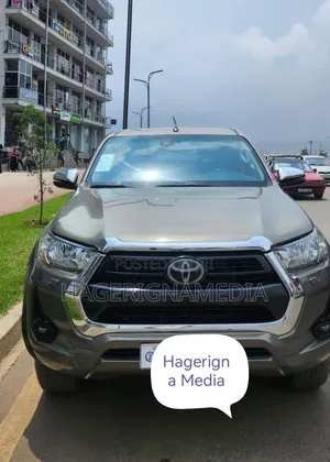 Toyota Hilux 2021 Gray