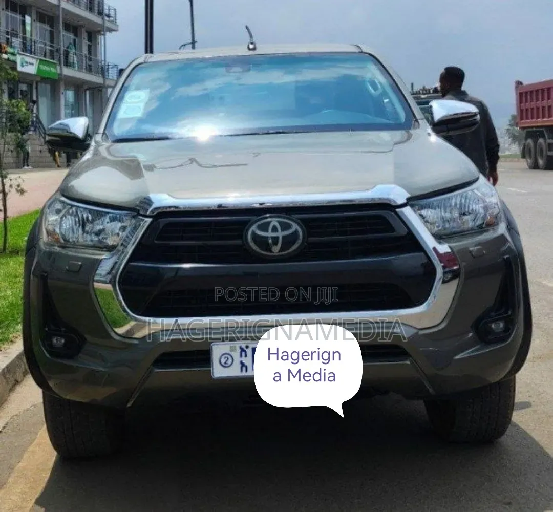 Toyota Hilux 2021 Gray
