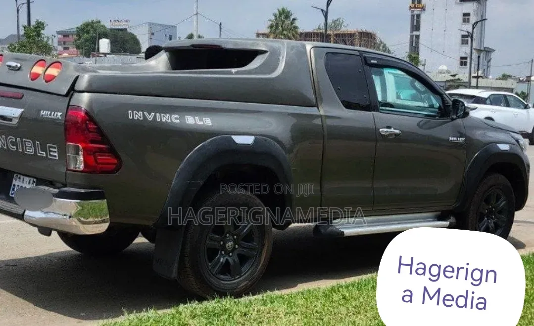 Toyota Hilux 2021 Gray