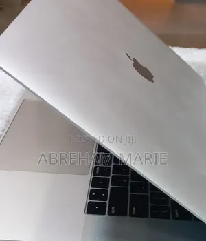 New Laptop Apple MacBook Pro 2018 16GB Intel Core i7 SSD 256GB