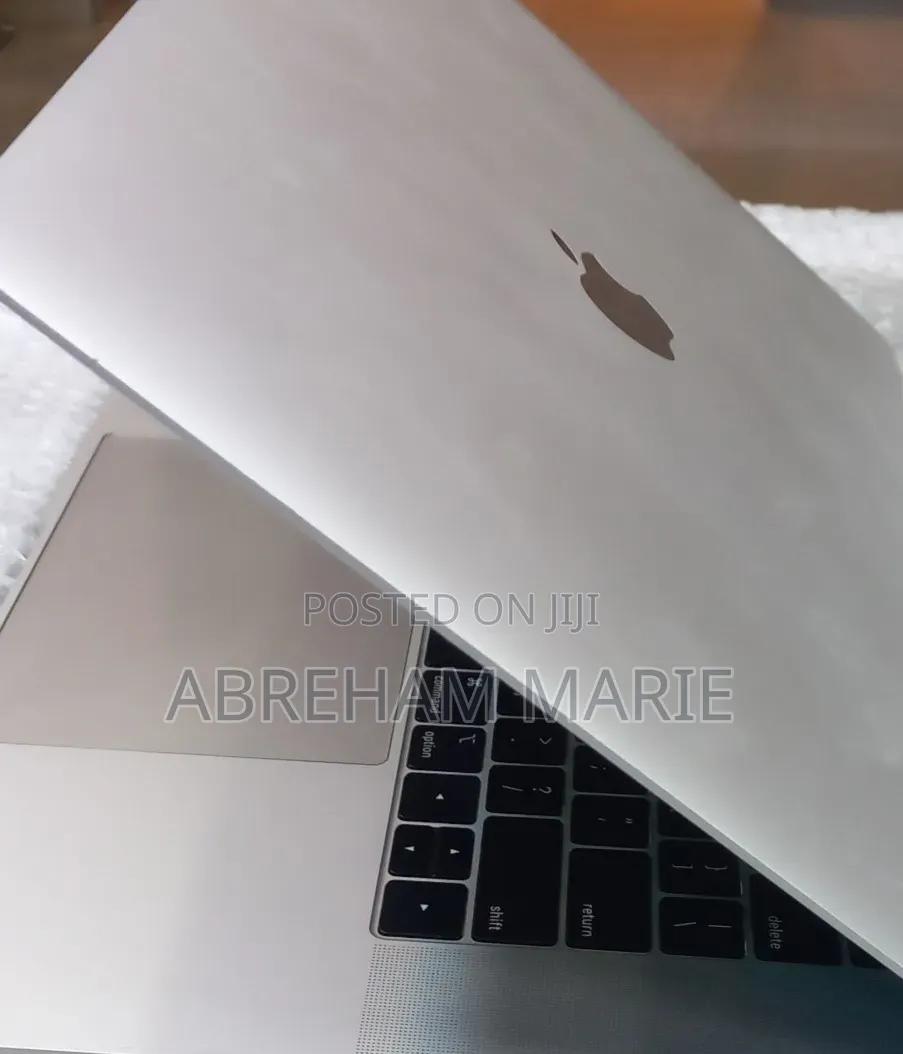 New Laptop Apple MacBook Pro 2018 16GB Intel Core i7 SSD 256GB