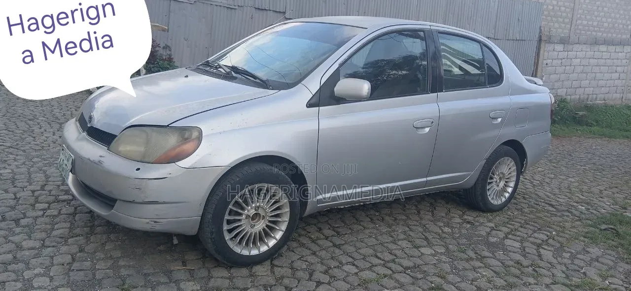 Toyota Platz 2001 Silver