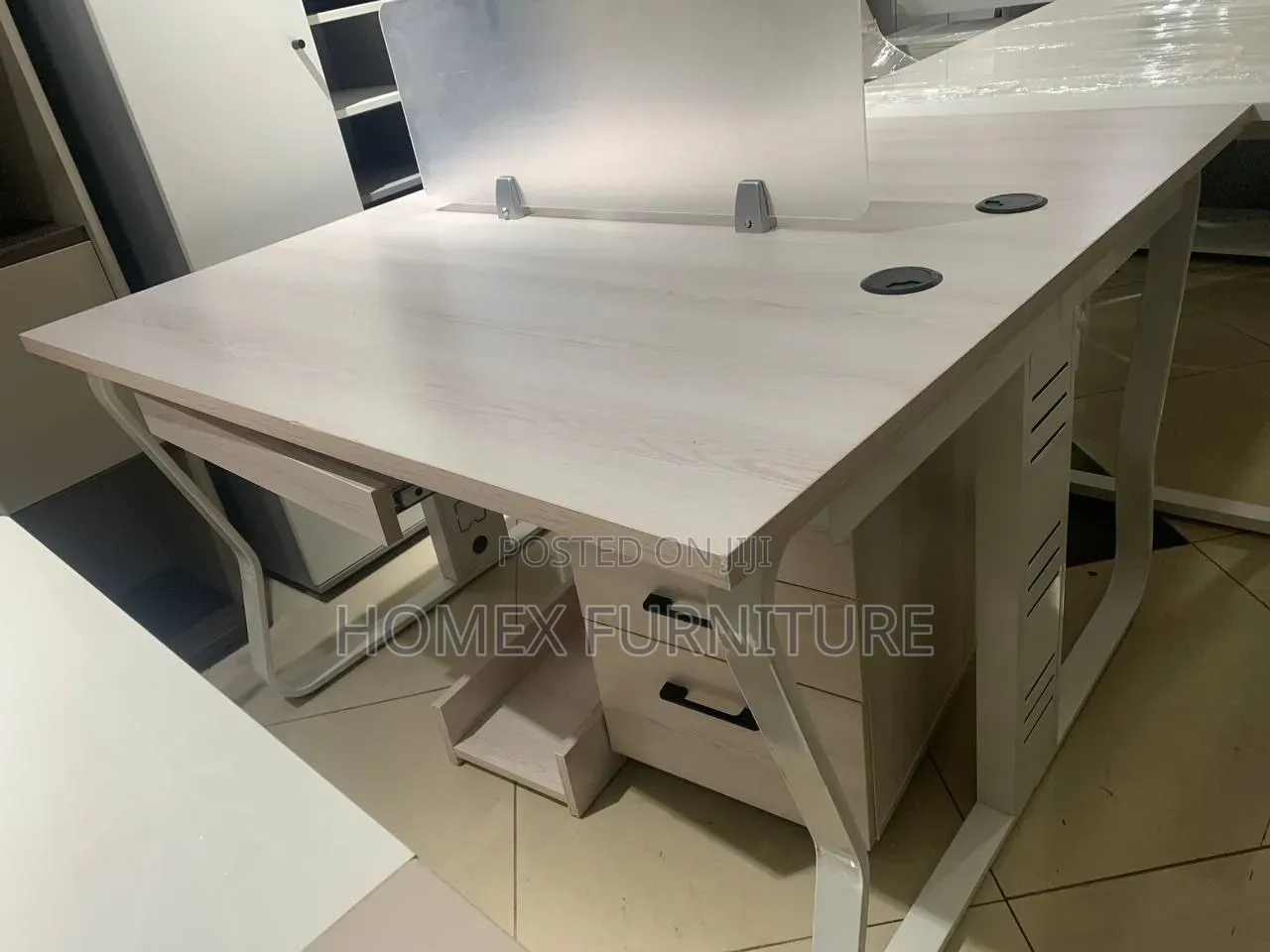 Staff Workstation | የሰራተኛ ዴስክ
