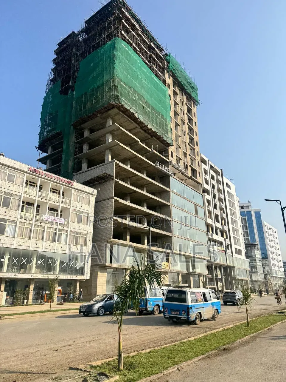 ሱቆን ከነደንበኛዉ ቦሌ ላይ ሱቆችን እየሸጥን እንገኛለን