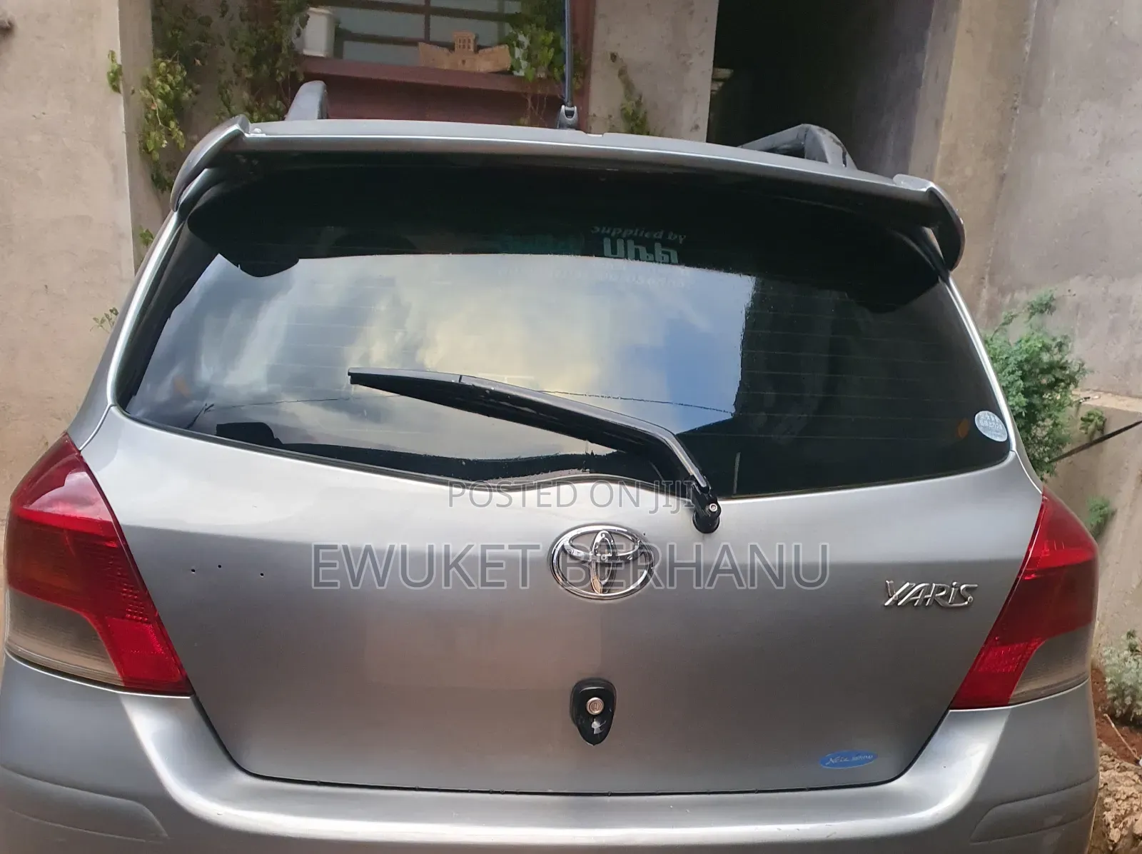 Toyota Yaris Base Hatchback 5dr 2010 Gray