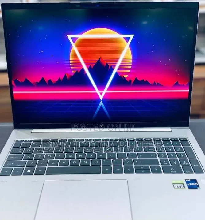 New Laptop HP ZBook Firefly 16 G10 16GB Intel Core i7 SSD 512GB