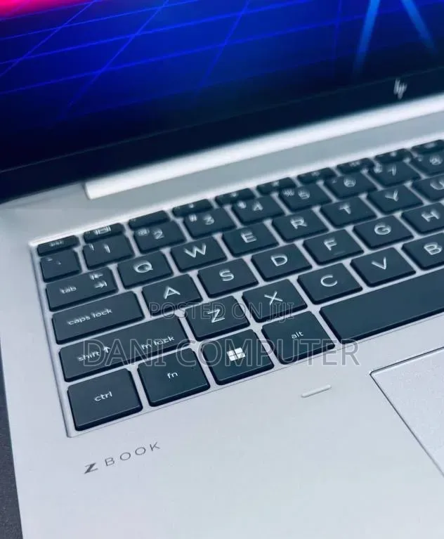 New Laptop HP ZBook Firefly 16 G10 16GB Intel Core i7 SSD 512GB