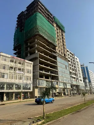 ሱቆን ከነደንበኛዉ ቦሌ ላይ ሱቆችን እየሸጥን እንገኛለን