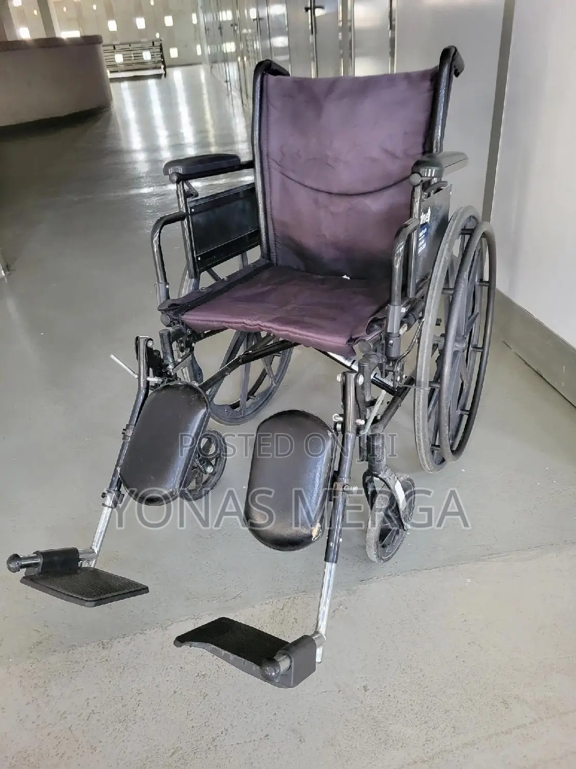 Wheelchair块与Wheelchair Standard With Safety Brakes (Foldable)