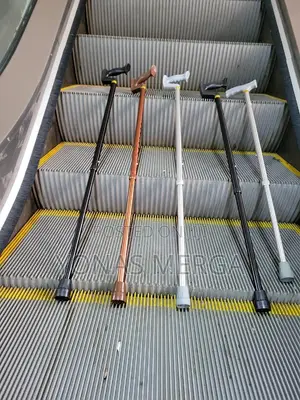 Adjust Cane With Strap Folds幹马walking Stick且弟designed for Comfort