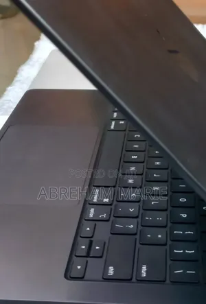 New Laptop Apple MacBook Pro 2025 M5 16GB Intel Core i7 SSD 512GB