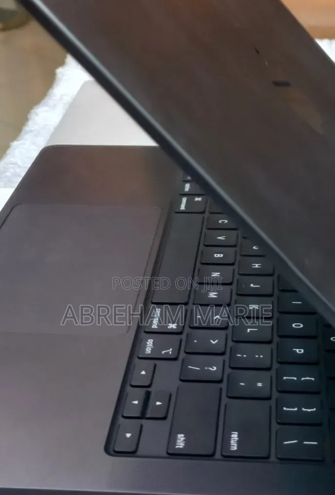 New Laptop Apple MacBook Pro 2025 M5 16GB Intel Core i7 SSD 512GB