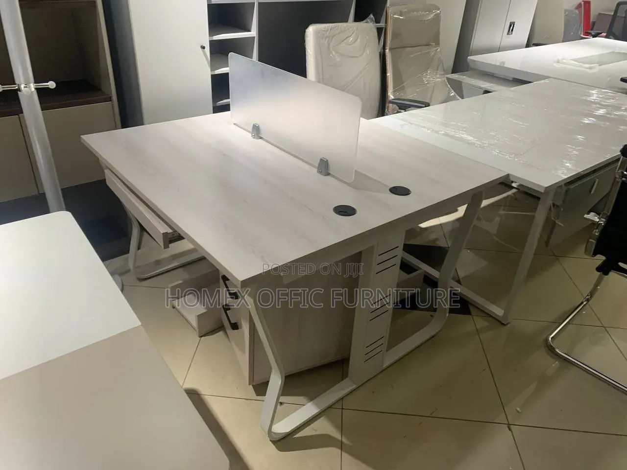 Staff Workstation | የቢሮ ዴስክ