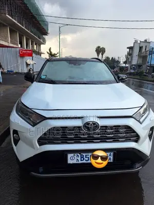 Toyota RAV4 2021 White