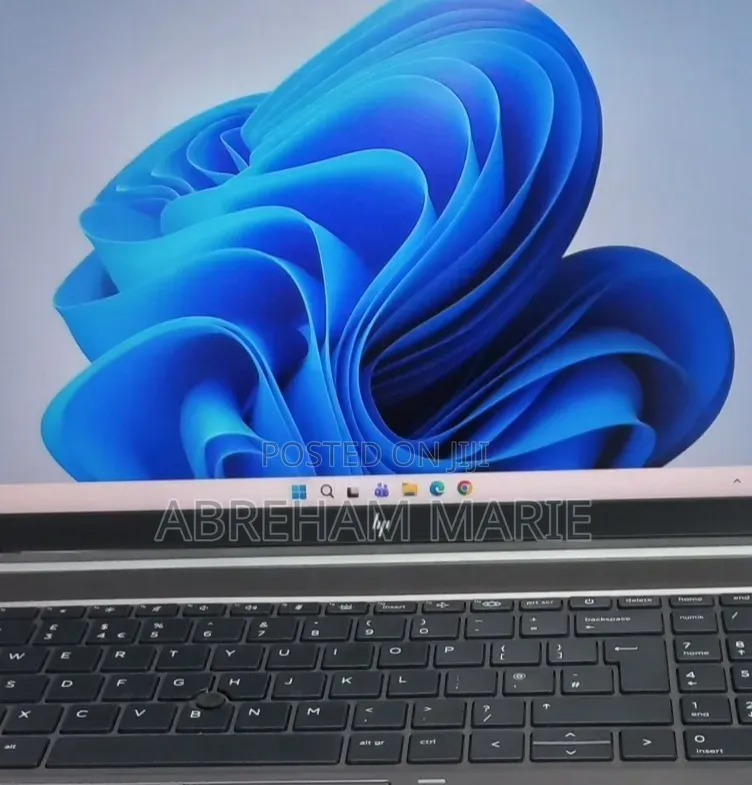 New Laptop HP ZBook Firefly G8 16GB Intel Core i7 SSD 512GB