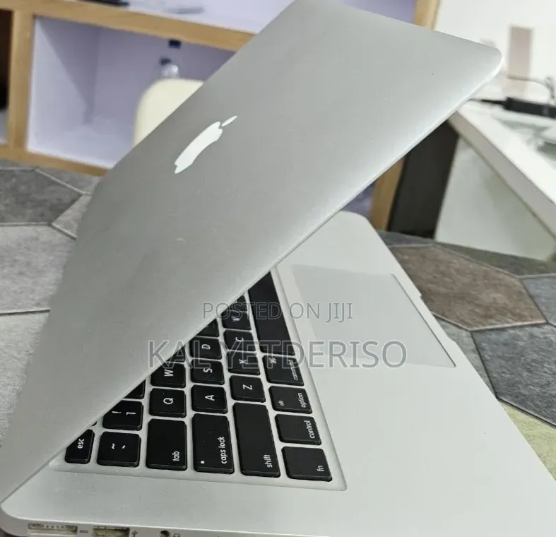 New Laptop Apple MacBook Air 2017 8GB Intel Core i5 SSD 256GB