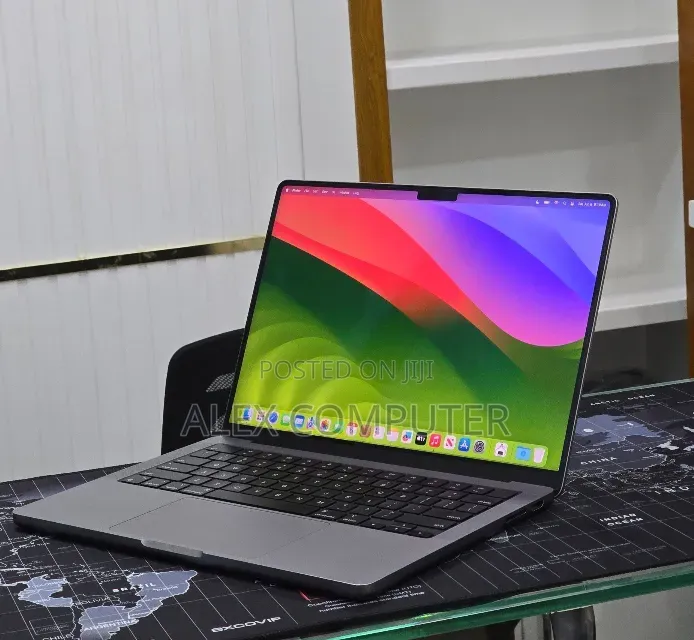 New Laptop Apple MacBook Pro 2023 M3 8GB Apple M3 SSD 512GB