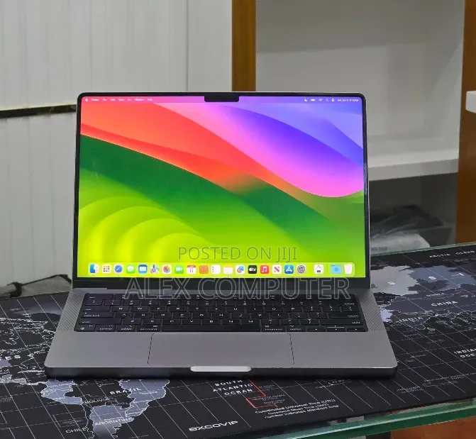 New Laptop Apple MacBook Pro 2023 M3 8GB Apple M3 SSD 512GB