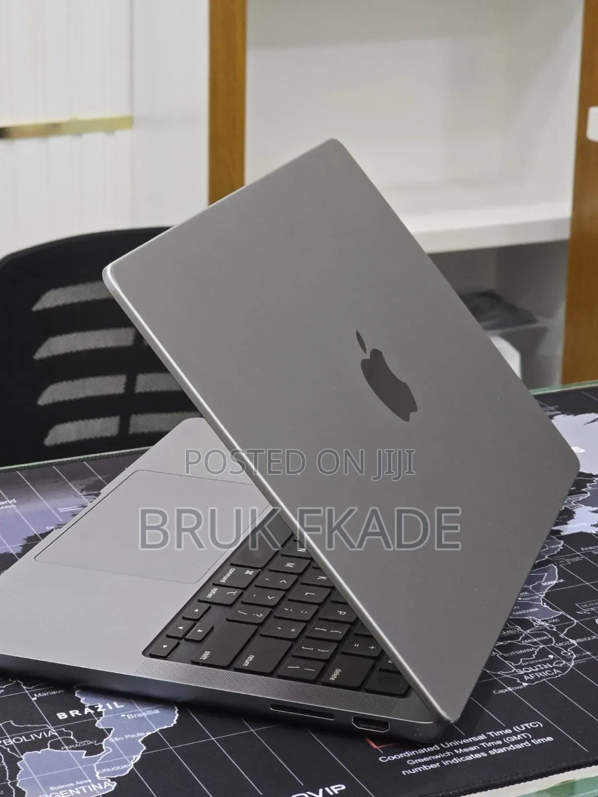 New Laptop Apple MacBook Pro 2023 M3 8GB Apple M3 Pro SSD 512GB