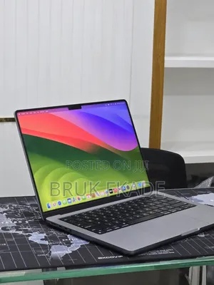 New Laptop Apple MacBook Pro 2023 M3 8GB Apple M3 Pro SSD 512GB