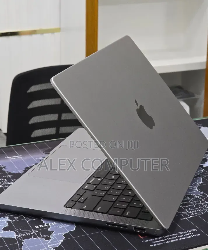 New Laptop Apple MacBook Pro 2023 M3 8GB Apple M3 SSD 512GB