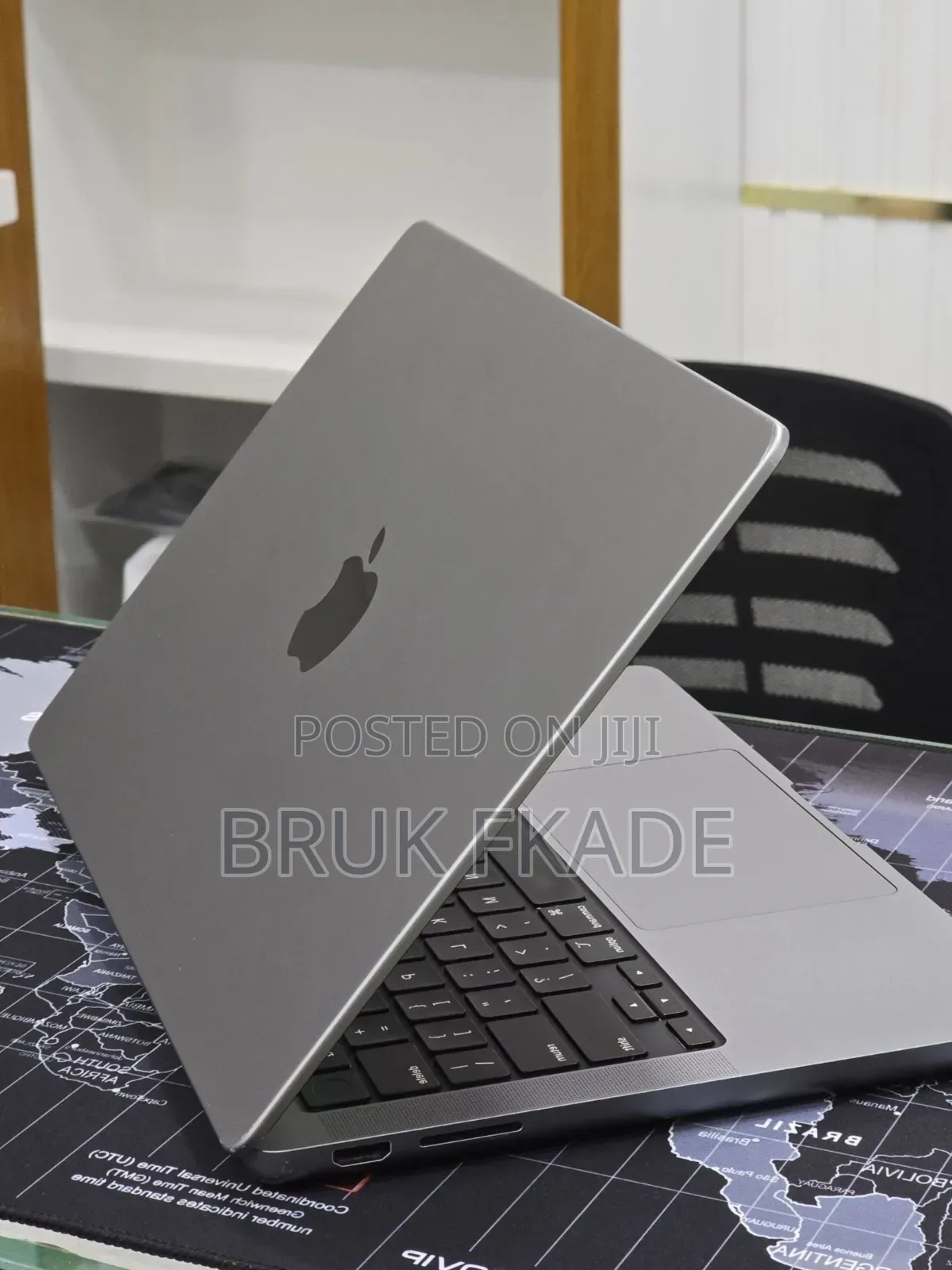 New Laptop Apple MacBook Pro 2023 M3 8GB Apple M3 Pro SSD 512GB