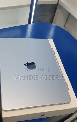 New Laptop Apple MacBook Air 2025 M4 16GB Apple M4 SSD 512GB