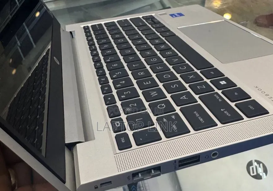 New Laptop HP EliteBook 640 G10 16GB Intel Core i7 SSD 1T