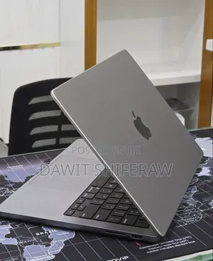 New Laptop 8GB Apple M3 Max SSD 512GB
