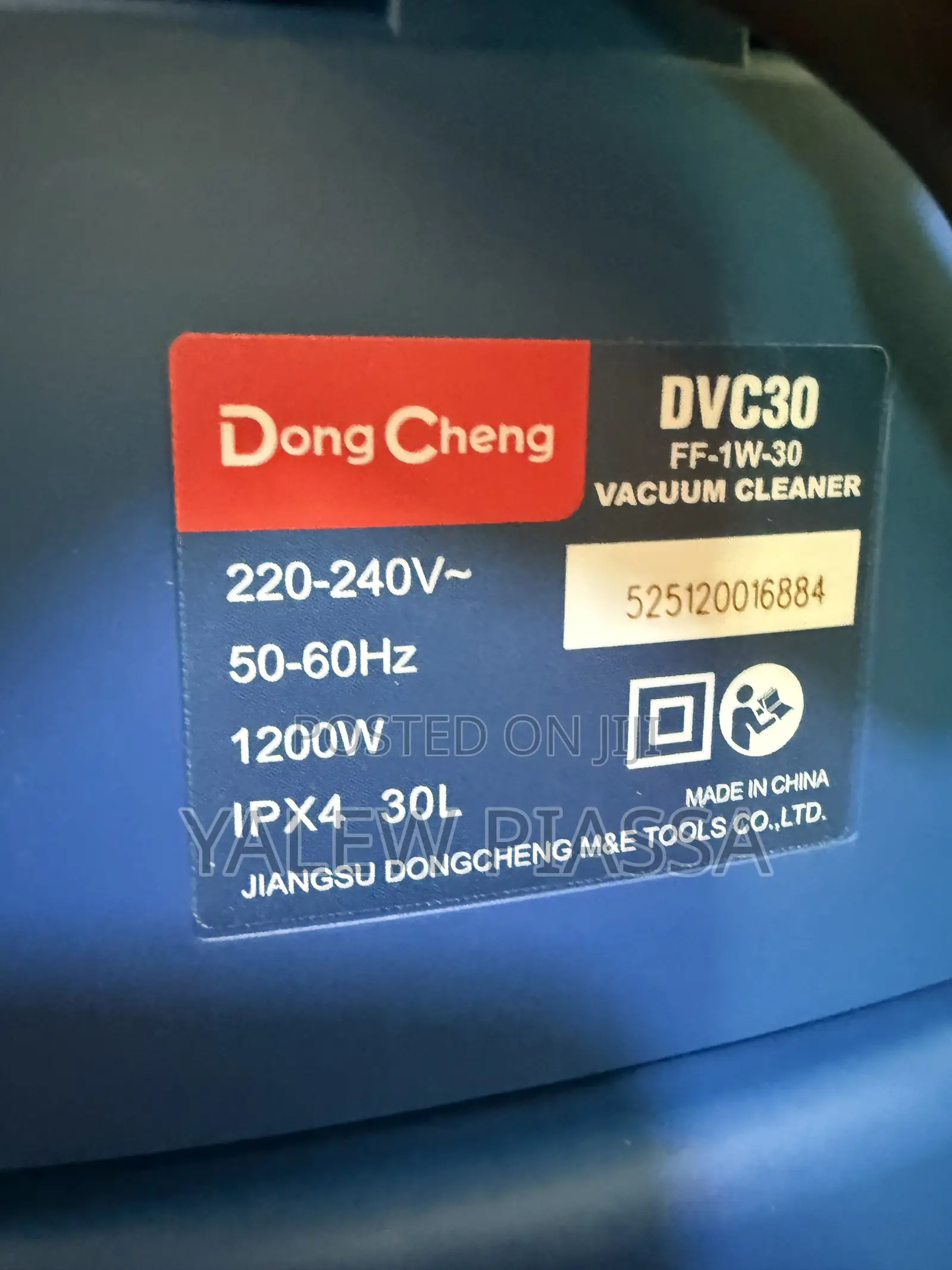 A Dong Cheng DVC30 Wet and Dry Vacuum Cleaner Manufactured By