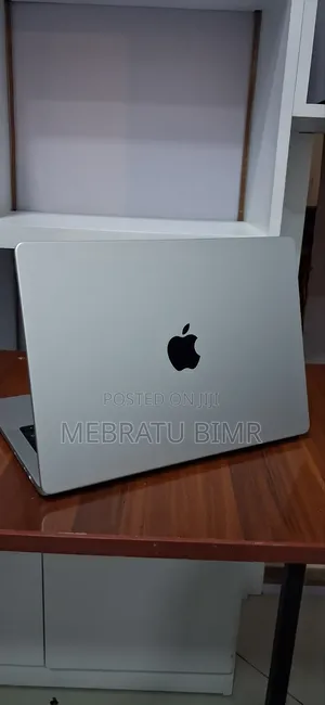 New Laptop Apple MacBook Pro 2024 M4 Pro 16GB Apple M4 Pro SSD 512GB