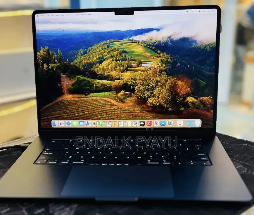 New Laptop Apple MacBook Air 2024 M3 8GB Apple M3 SSD 256GB