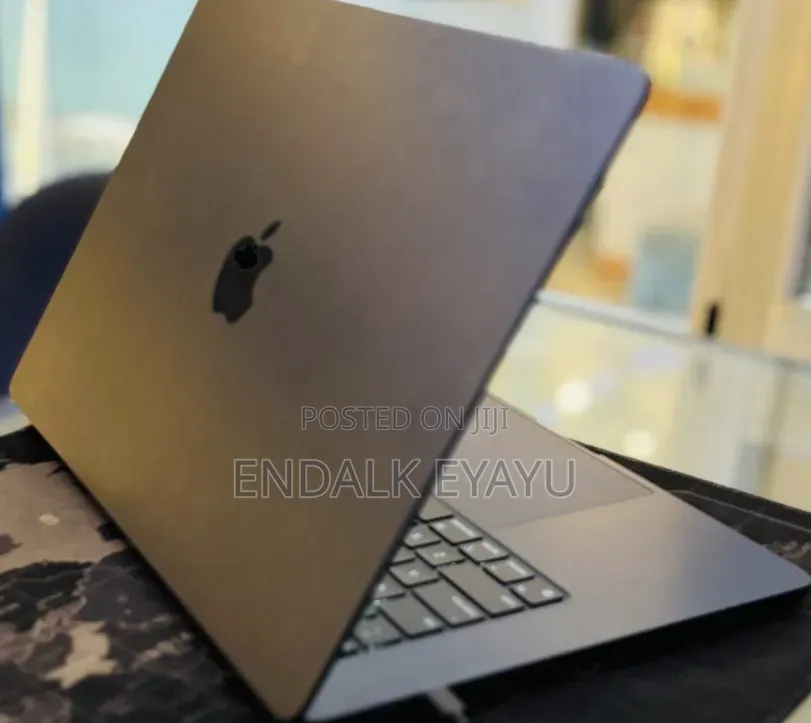 New Laptop Apple MacBook Air 2024 M3 8GB Apple M3 SSD 256GB