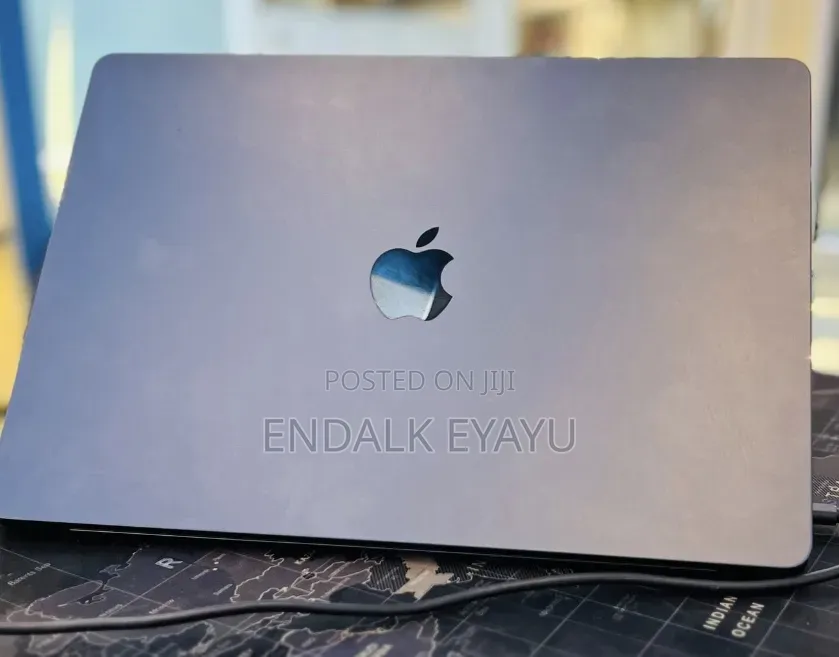 New Laptop Apple MacBook Air 2024 M3 8GB Apple M3 SSD 256GB