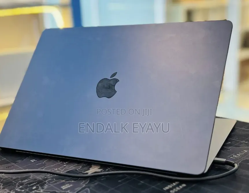 New Laptop Apple MacBook Air 2024 M3 8GB Apple M3 SSD 256GB