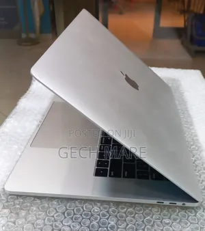 New Laptop Apple MacBook 2018 16GB Intel Core i7 SSD 256GB