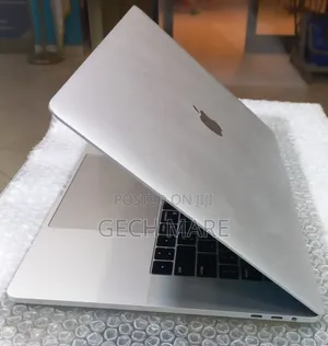 New Laptop Apple MacBook 2018 16GB Intel Core i7 SSD 256GB