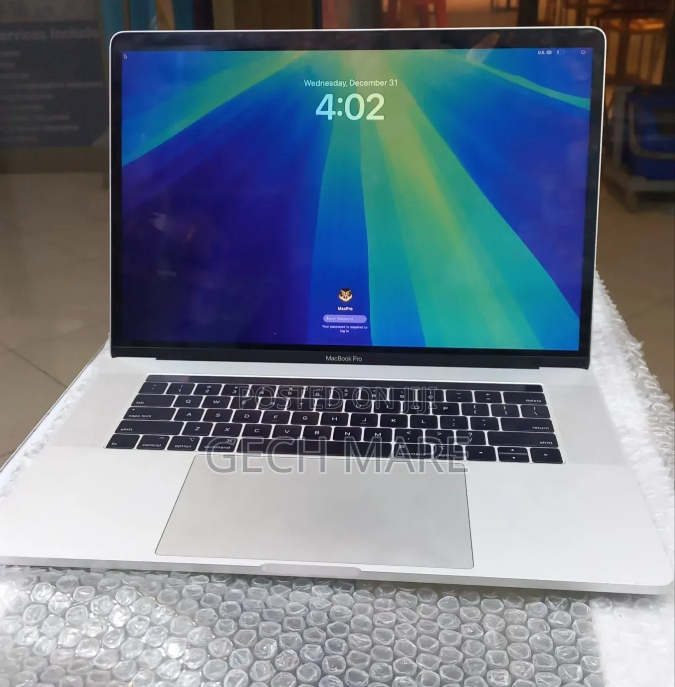 New Laptop Apple MacBook 2018 16GB Intel Core i7 SSD 256GB