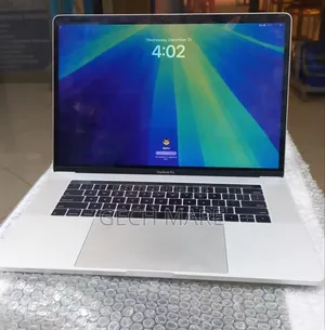 New Laptop Apple MacBook 2018 16GB Intel Core i7 SSD 256GB