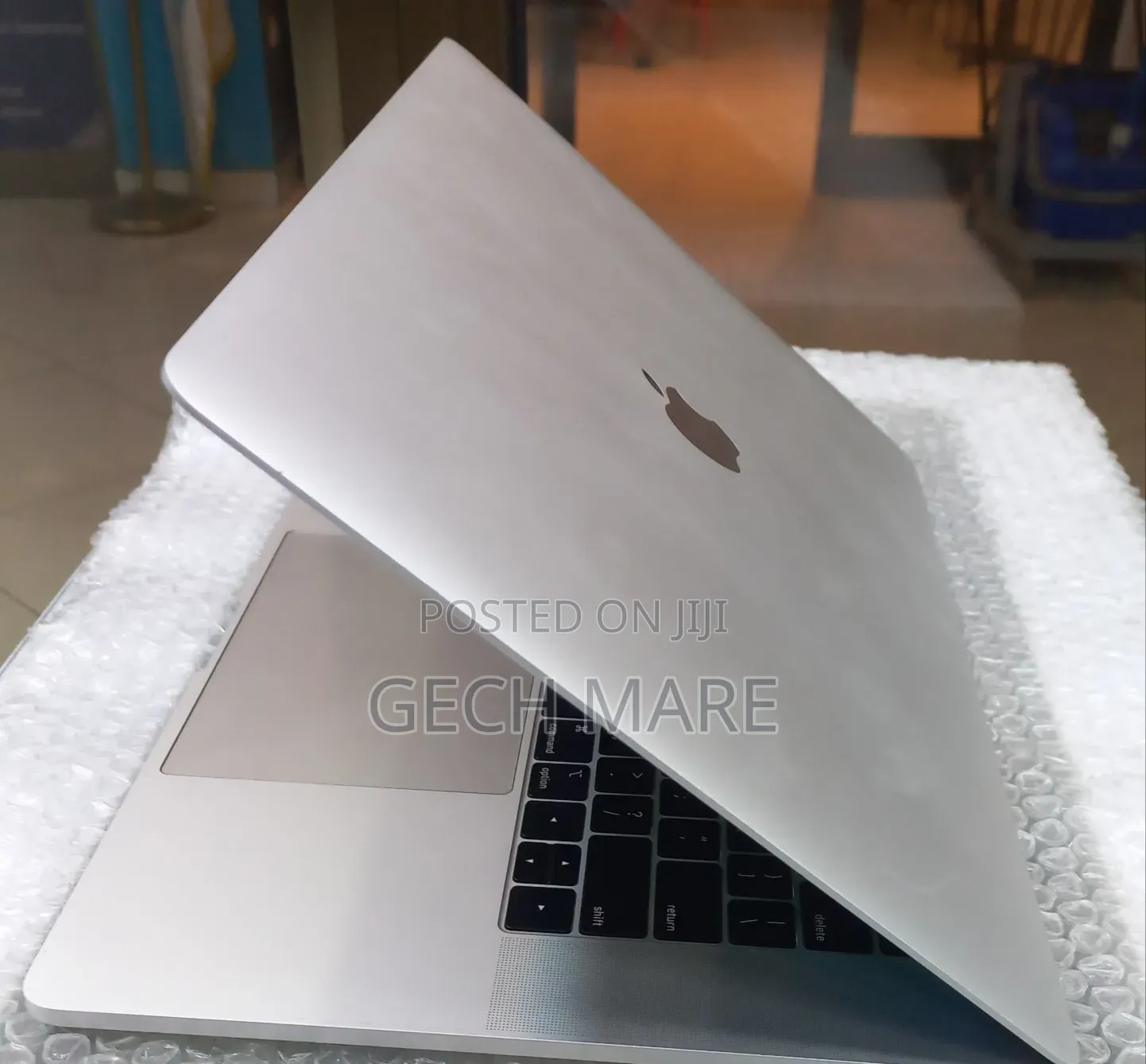 New Laptop Apple MacBook 2018 16GB Intel Core i7 SSD 256GB